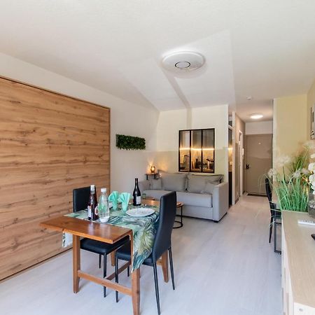 Les Flamants Roses - Studio Avec Balcon Apartment Ним Екстериор снимка