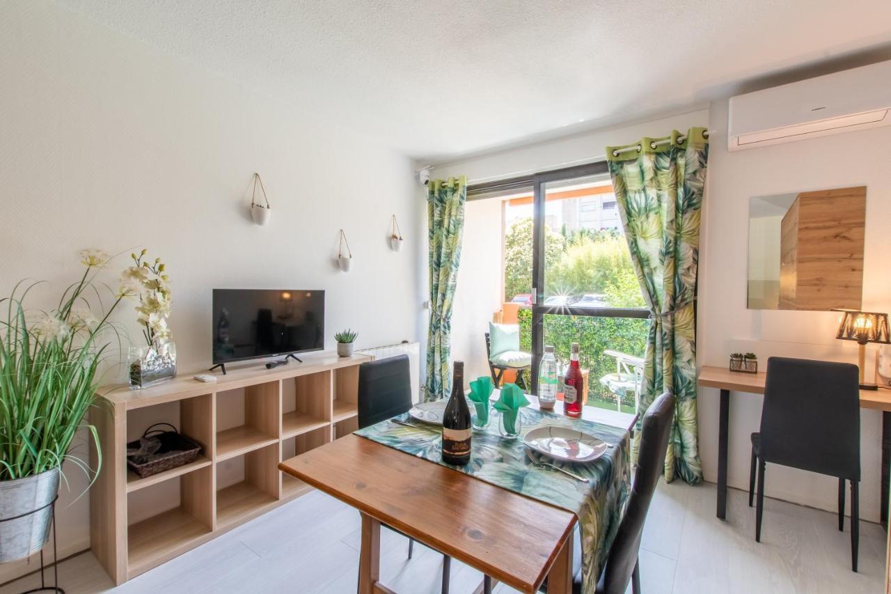 Les Flamants Roses - Studio Avec Balcon Apartment Ним Екстериор снимка