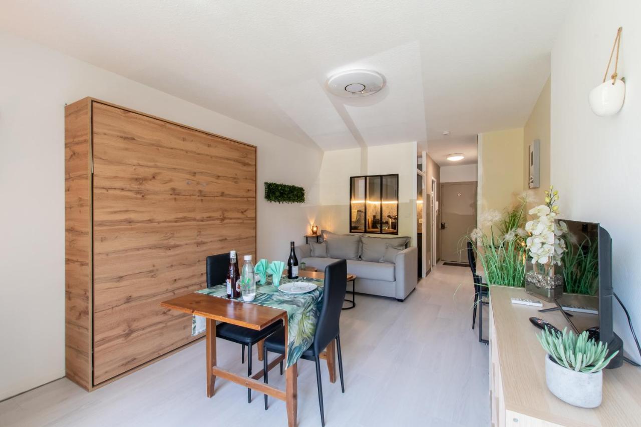 Les Flamants Roses - Studio Avec Balcon Apartment Ним Екстериор снимка