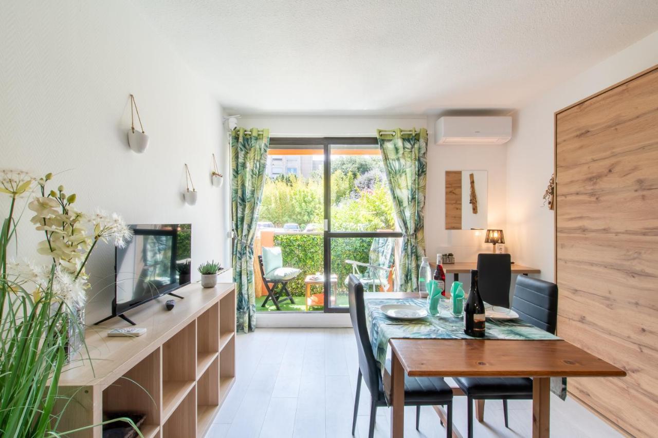 Les Flamants Roses - Studio Avec Balcon Apartment Ним Екстериор снимка